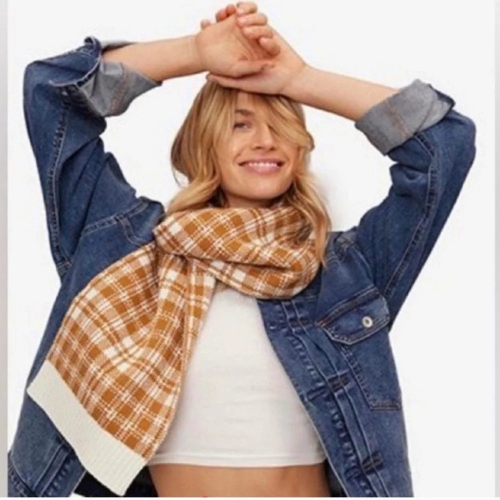 Timberland Paild Tan and White Scarf